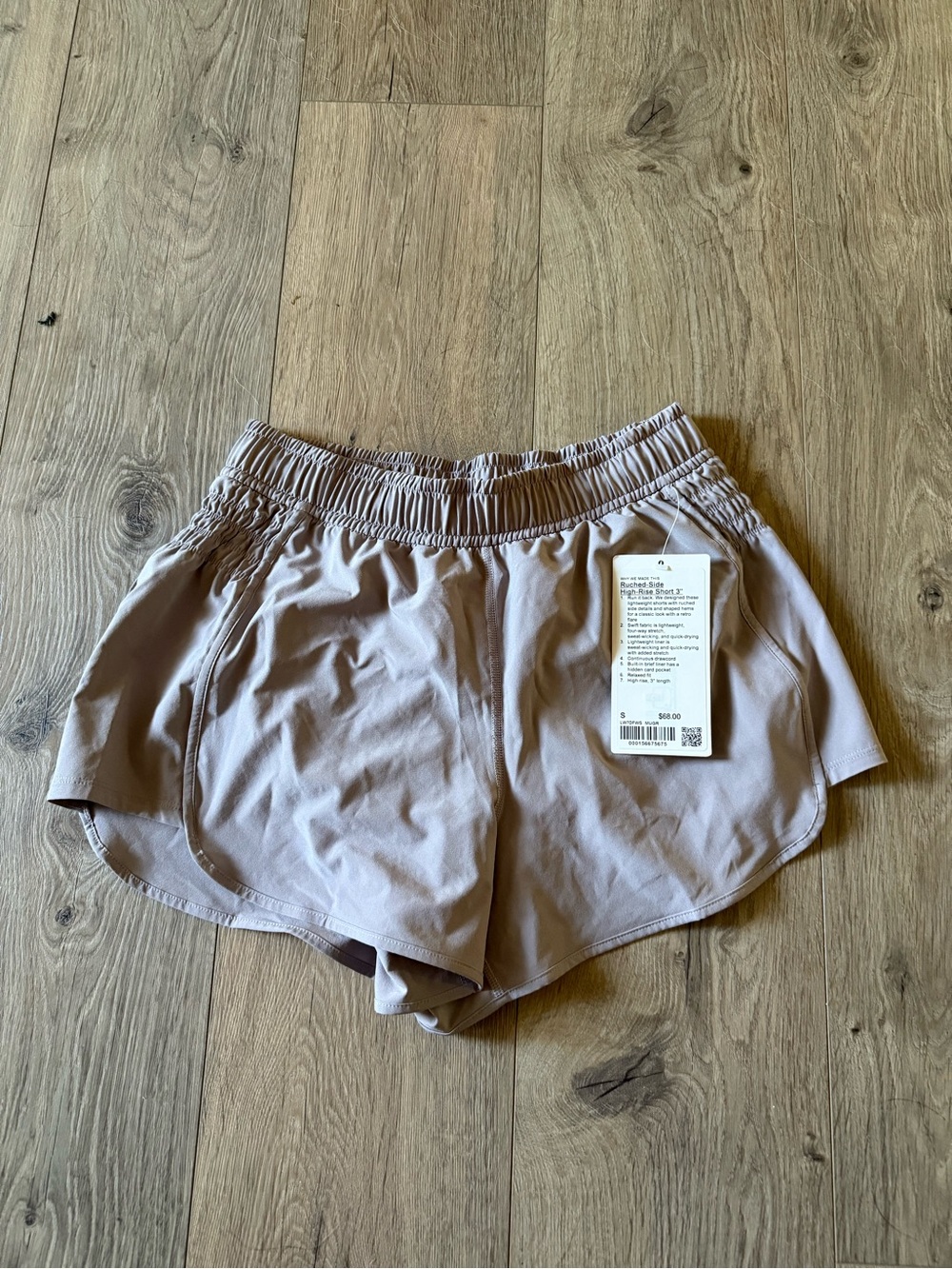 Lululemon Ruched Side high rise short 3 inch